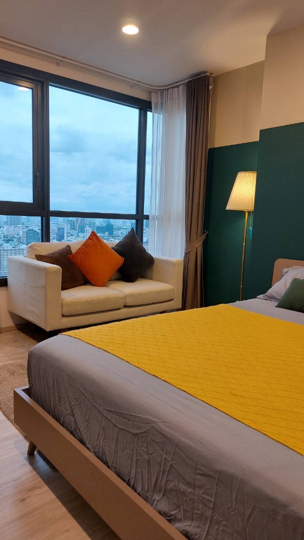 🔥Urgent for rent🔥XT Huai Khwang, corner room on the 40th floor, very private, ready to move in, near MRT Huai Khwang, 70 meters.