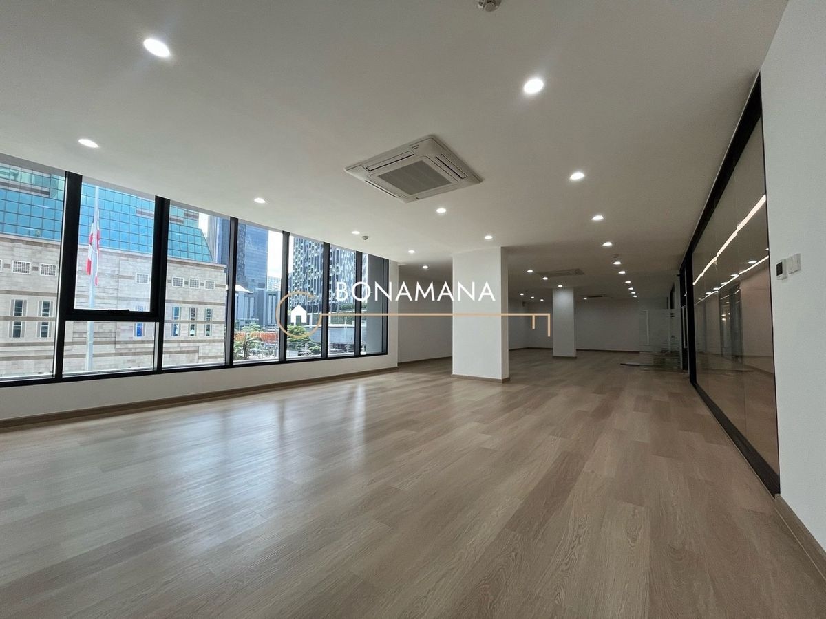 Rental office in the heart of Sathorn (BTS Chong Nonsi 290M)