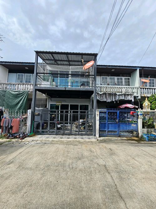 2-story townhouse for sale (renovated), Soi Tiwanon 1, near MRT Ministry of Public Health, area 20 sq m., usable area 160 sq m.