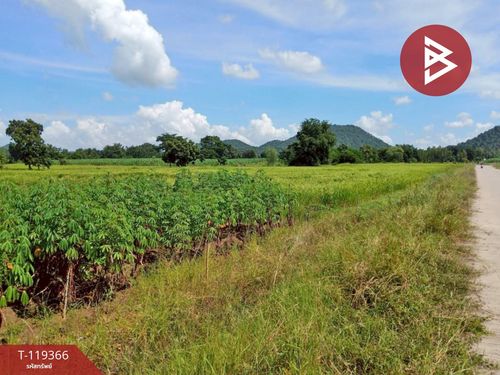 Land for sale, area of 2 rai 1 ngan 71 square wah, Hakhiri, Nakhon Sawan, next to the road