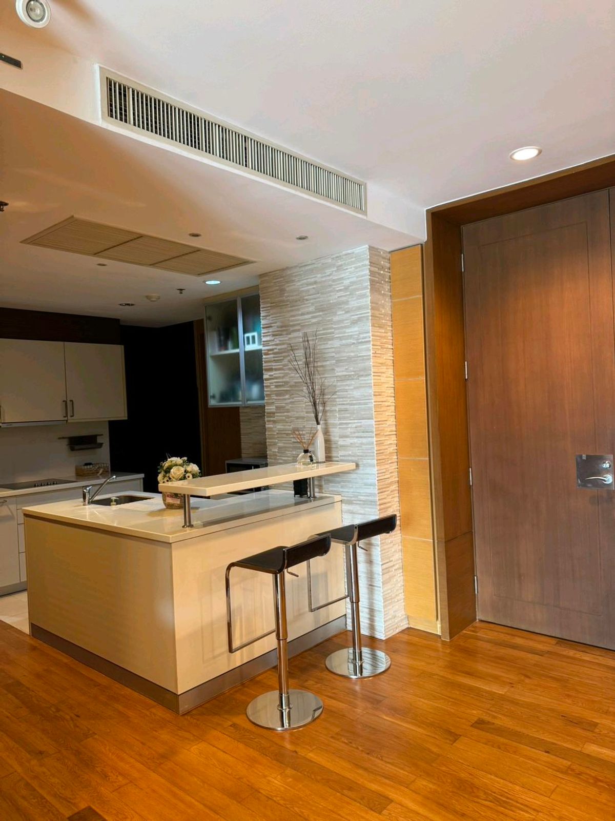 for rent Royal saladeng  3 bedroom 3bathroom 158sqm 90,000 per month 
rainy 0818895470 whatapp
idline:richierainy – รูปที่ 3