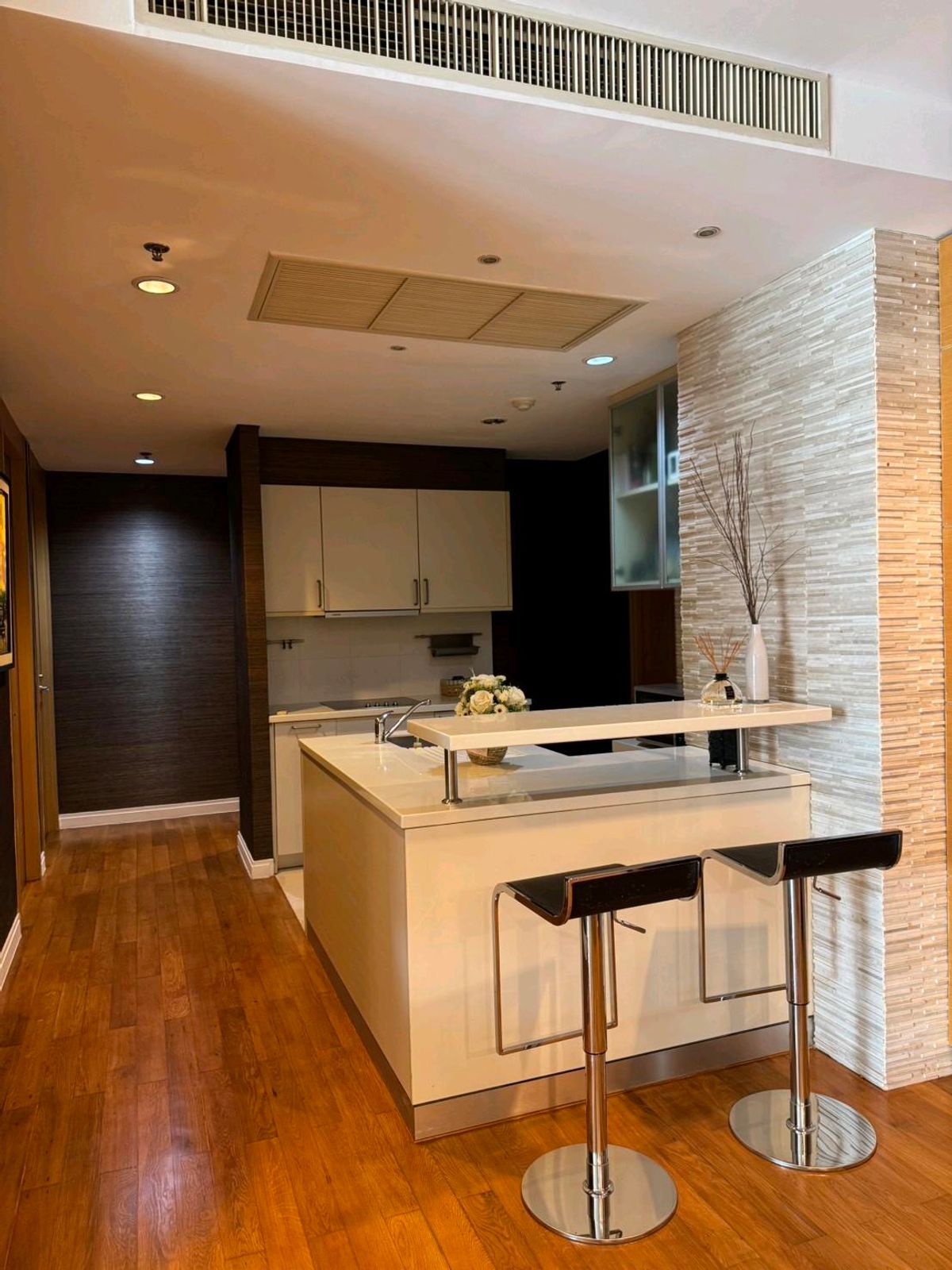 for rent Royal saladeng  3 bedroom 3bathroom 158sqm 90,000 per month 
rainy 0818895470 whatapp
idline:richierainy – รูปที่ 2