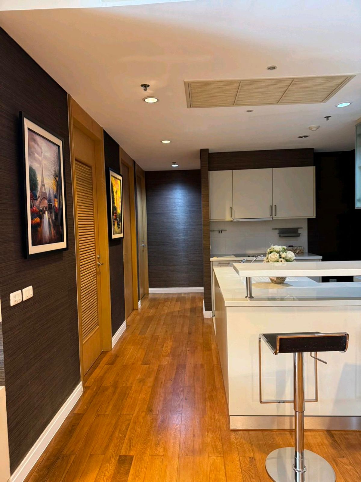 for rent Royal saladeng  3 bedroom 3bathroom 158sqm 90,000 per month 
rainy 0818895470 whatapp
idline:richierainy