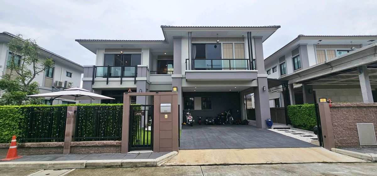 Beautiful house, convenient transportation, near the express along the Kanchana on Sukhaphiban 2 Road. Beautiful house, convenient transportation, near the express along the Kanchana on Sukhaphiban 2 Road.