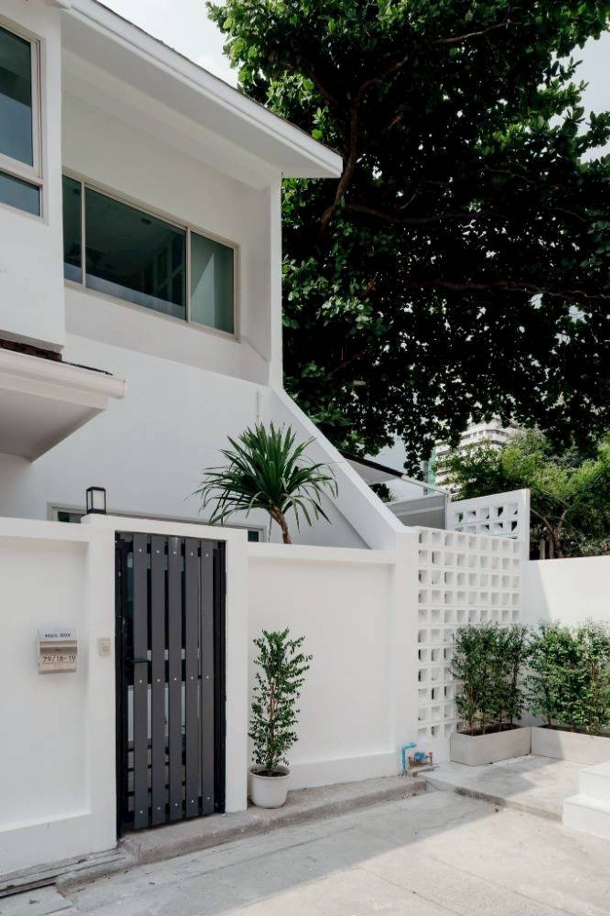 ★ Rare Unit ★ ทาวน์โฮม 3 ชั้น 4 ห้องนอน 6 ห้องน้ำ 2 ที่จอดรถ | ขนาดที่ดิน 48.00 ตร.ว. พื้นที่ใช้สอย 440.00 ตร.ม. | ใกล้ BTS อโศก, รงเรียนนานาชาติ NIST – รูปที่ 2