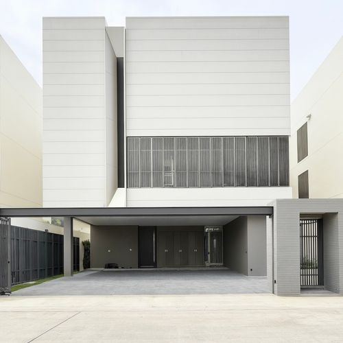 3 -storey detached house, Ram Inthra Lat Pla Khao - Land 102 Wa 562 sqm. 4 bedrooms, 5 water, 4 parking Personal pool+elevator 092-545-6151 (Tim)