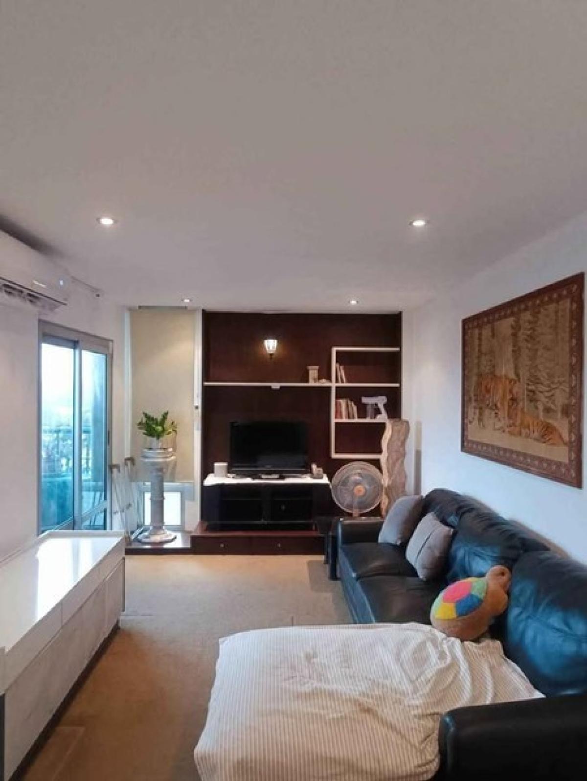 (A040027) Victoria Lakeview Condominium