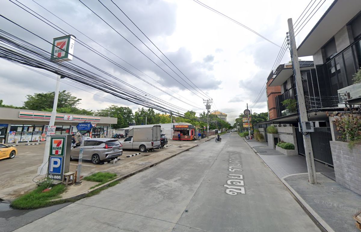 Ramkhamhaeng 21 land for sale, Nawasri, beautiful plot, good location, the cheapest price in this zone !! Beautiful road, new adjustment, entire line