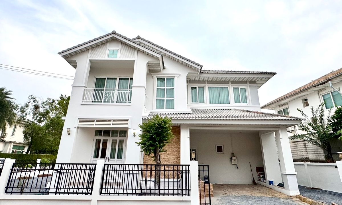 2 storey detached house behind the new renovated corner, Perfect Place Sukhumvit 77 - Suvarnabhumi 2 storey detached house behind the new renovated corner, Perfect Place Sukhumvit 77 - Suvarnabhumi