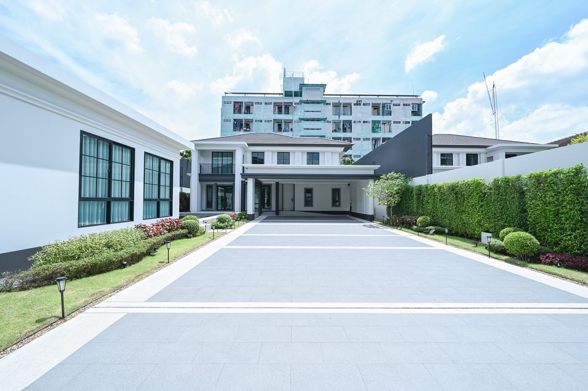Else Bearing 32: 160SQWAH 364SQM. 4BED 5Bath Sell 42,000,000 Ret: 350,000/MET. AM: 0656199198
