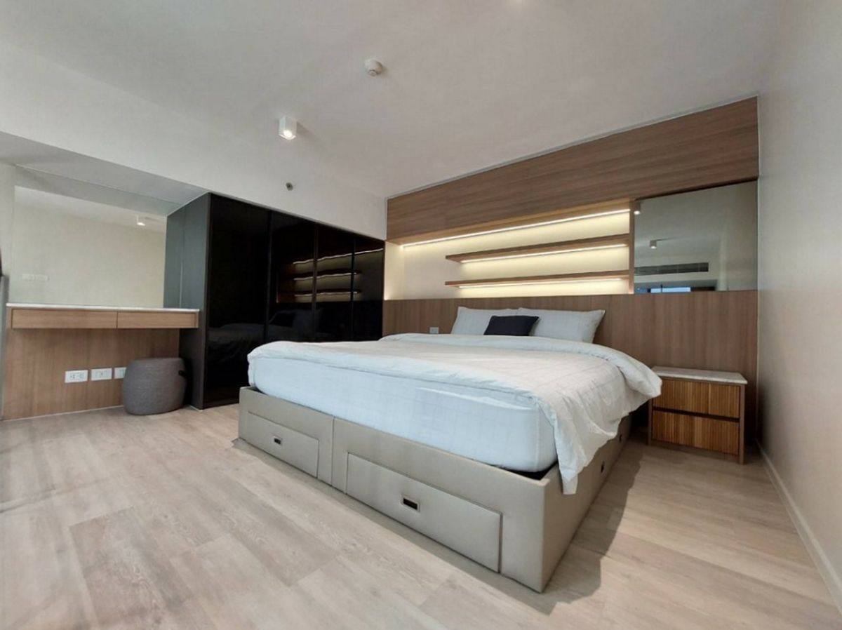 The Lofts Silom【𝐒𝐄𝐋𝐋 & 𝐑𝐄𝐍𝐓】🔥Industrial Modern: Simple, cool, and unique. Dark tones, distinctive and distinctive. Cafe feel.🔥  Contact Line ID: @hacondo