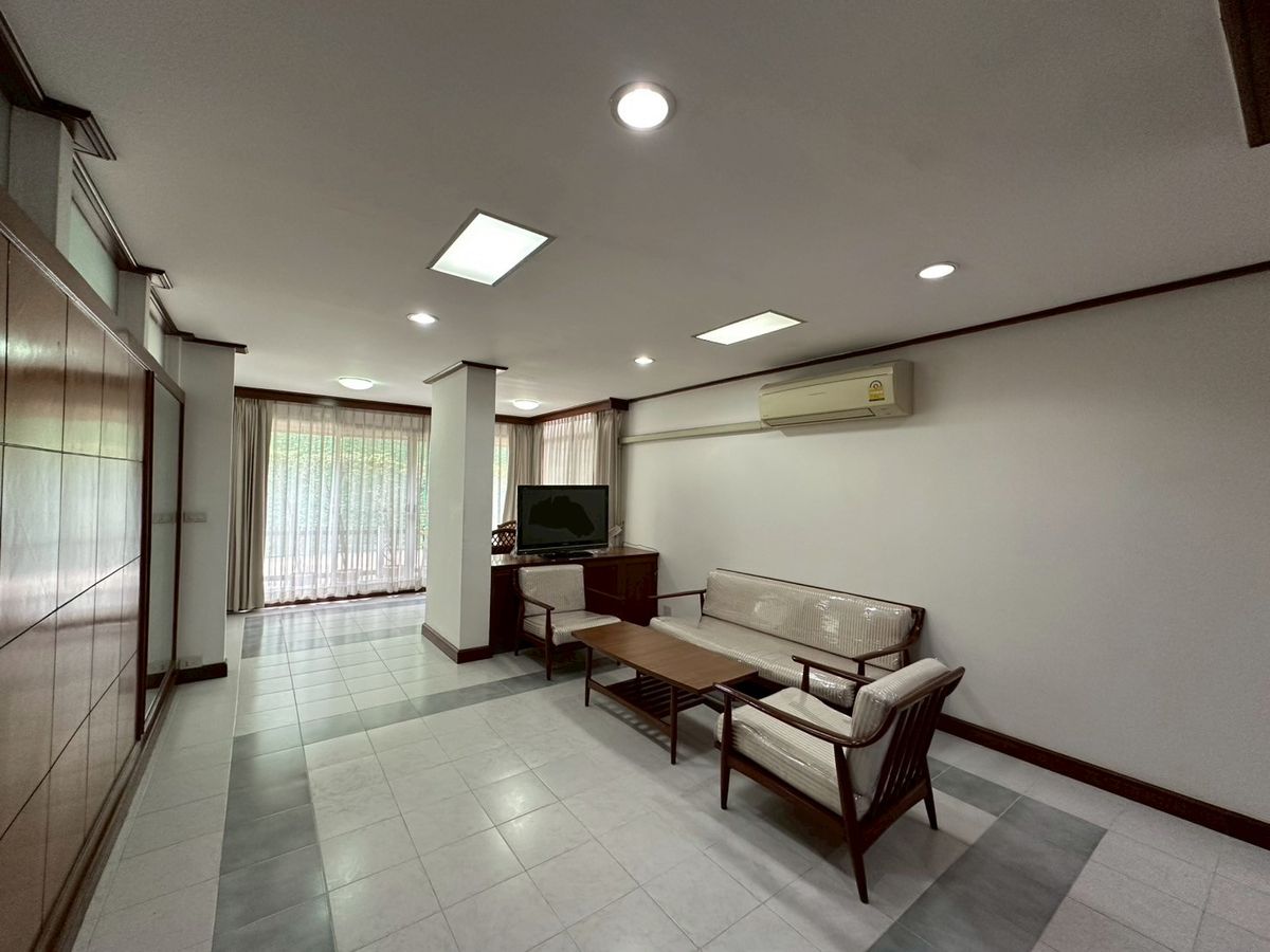 ✨ Spacious Condo 130 sq.m., Fully Furnished, 2 Bedrooms 2 Bathrooms, Prime Ekkamai Location, Conveniently Located Near BTS Ekkamai