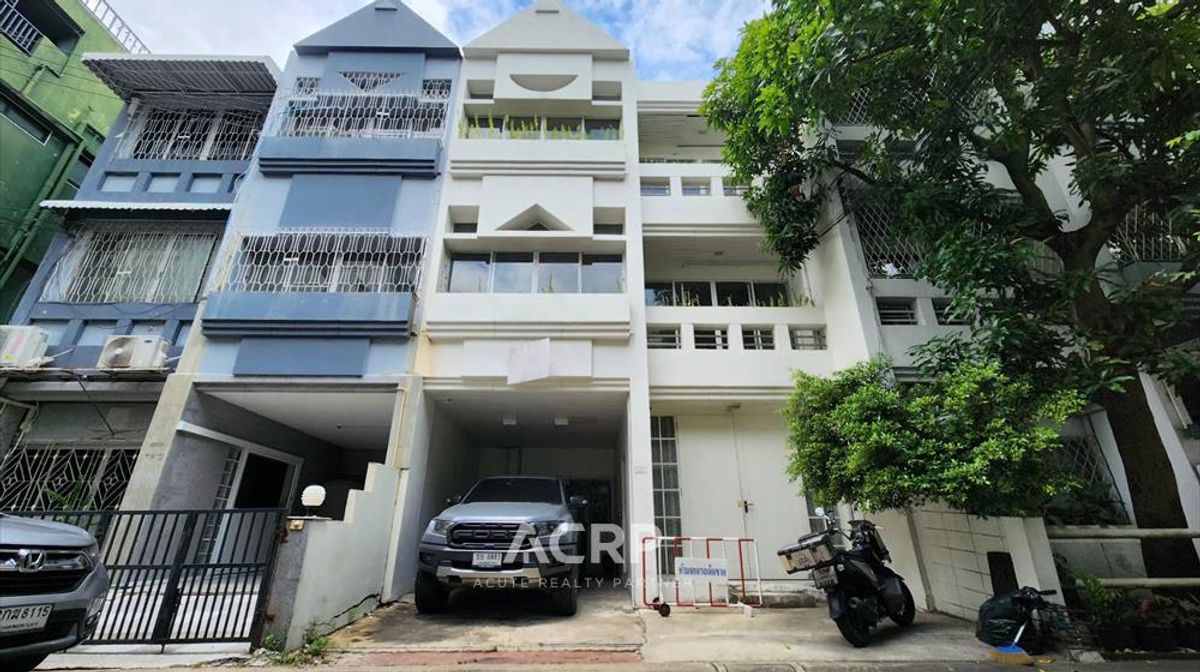 Town House for sale in Soi Sukhumvit 49  Near Soi Thonglor