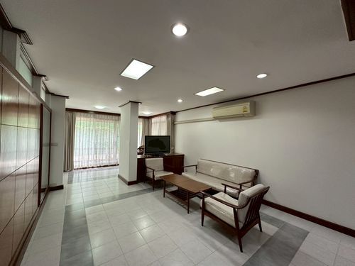 ✨ Spacious Condo 130 sq.m., Fully Furnished, 2 Bedrooms 2 Bathrooms, Prime Ekkamai Location, Conveniently Located Near BTS Ekkamai