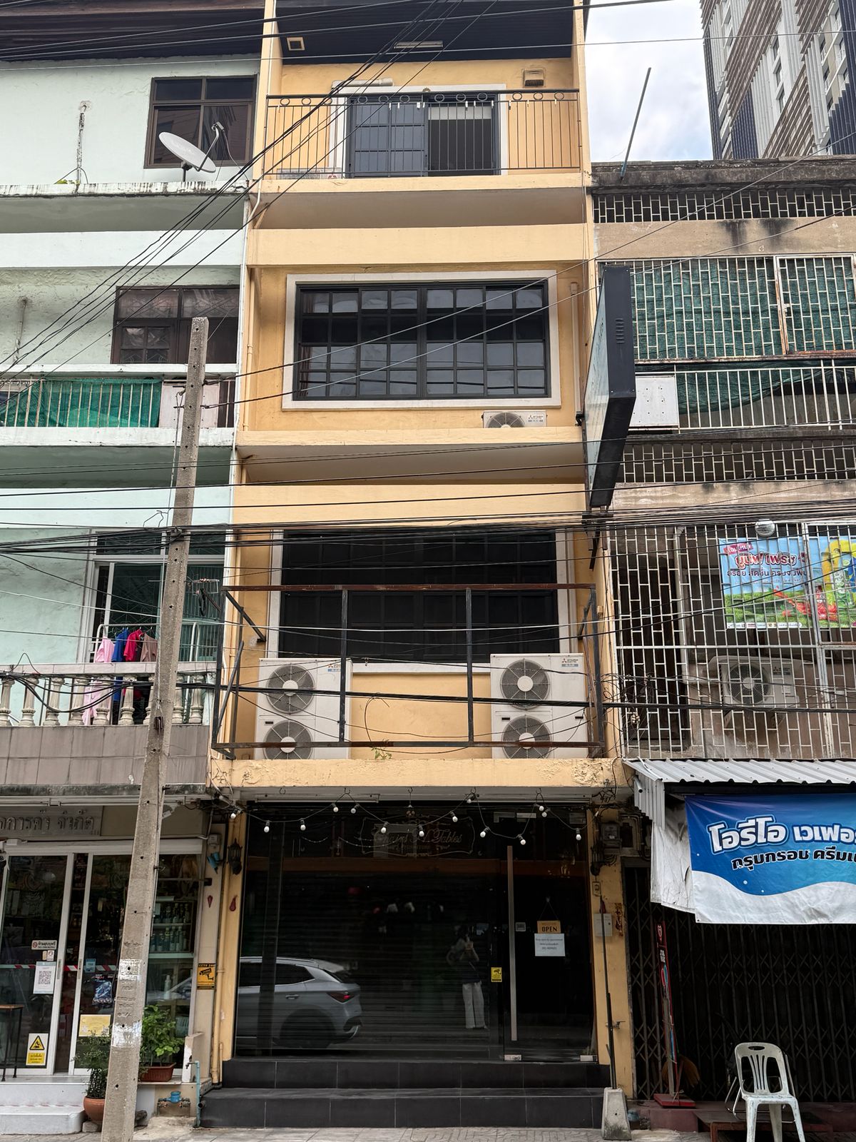 Shophouse Sukhumvit 22: 12sqwah 200sqm 4 Fl Sell: 30,000,000 Rent: 100,000/mth. Am: 0656199198 Shophouse Sukhumvit 22: 12sqwah 200sqm 4 Fl Sell: 30,000,000 Rent: 100,000/mth. Am: 0656199198