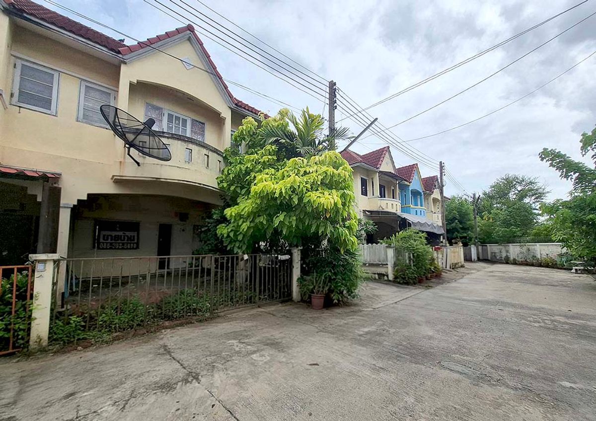 2 -story townhome for sale behind the corner of 28 sq.w., Wiset Suk Nakhon Village, Project 19, Phanthai Norasing – รูปที่ 3