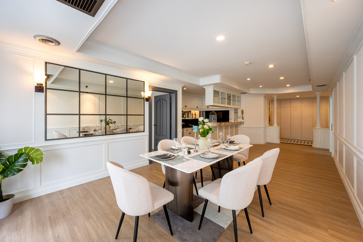: Renovate Condo in the heart of Asoke, a hot location to walk to BTS and MRT. : Renovate Condo in the heart of Asoke, a hot location to walk to BTS and MRT.