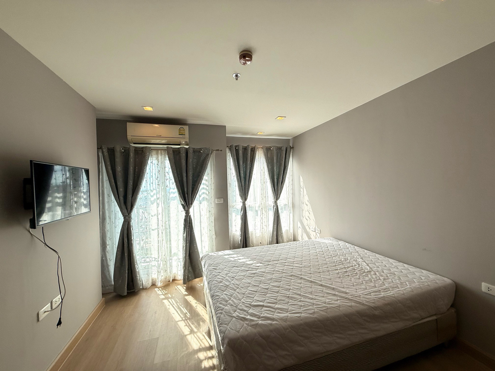 For rent‼️Casa Condo @MRT Sam Yaek Bang Yai, room size 33 sq m, 1 bedroom, 1 bathroom, 17th floor‼️ The room has a washing machine. Fully furnished, ready to move in‼️ For rent‼️Casa Condo @MRT Sam Yaek Bang Yai, room size 33 sq m, 1 bedroom, 1 bathroom, 17th floor‼️ The room has a washing machine. Fully furnished, ready to move in‼️