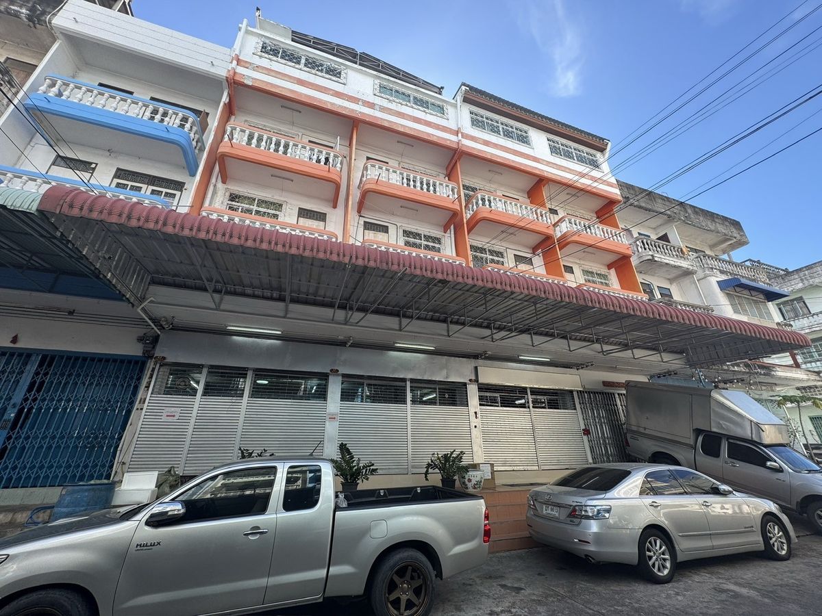Sell ​​4 booths of commercial buildings with land area - square Wa Rama 2, Chom Thong District