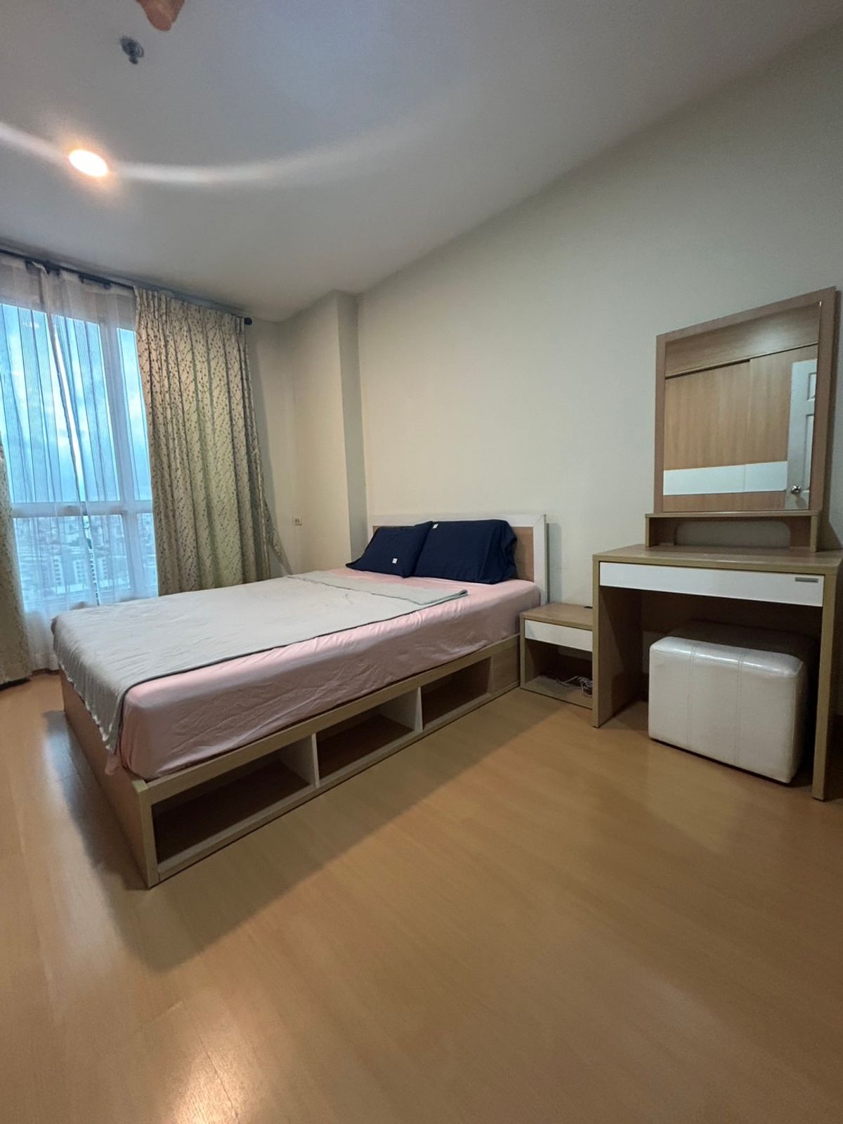 Life @ Ratchada Huai Khwang Condo