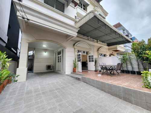 Semi-detached house for rent Onnut 39. Near Yellow Line BTS.
