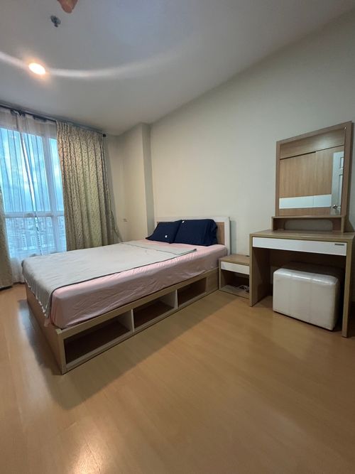 Life @ Ratchada Huai Khwang Condo