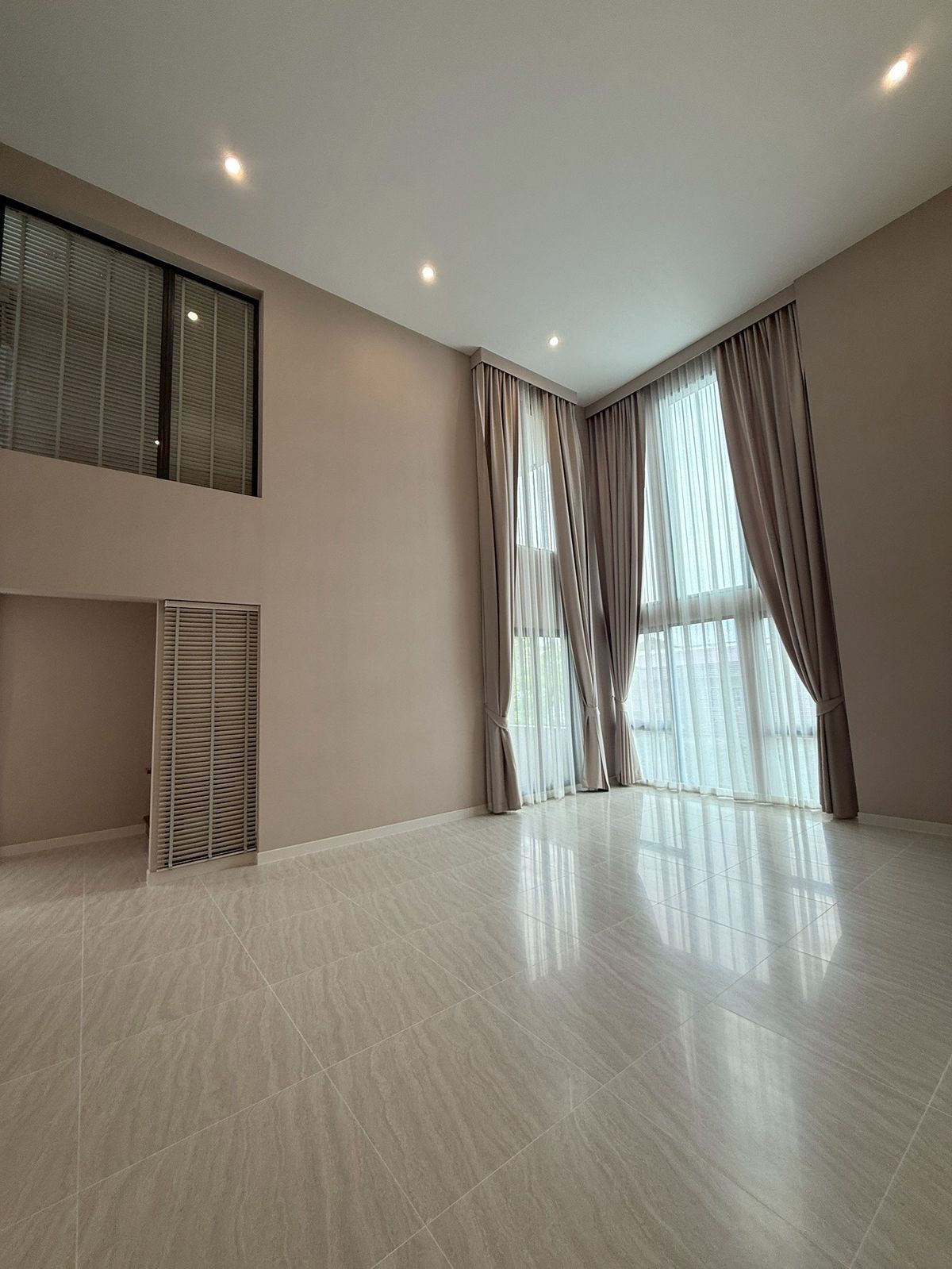 Baan Klang Muang Classe รัชดา - ลาดพร้าว✨ทาวน์โฮม 3.5 ชั้น ขนาด 364 ตร.ม. 51.7 ตร.ว. | 4 ห้องนอน 5 ห้องน้ำ 3 ที่จอด เริ่ม 27.9 MB ติดต่อนัดชม Tel.0922635410 (เอิร์ธ) Baan Klang Muang Classe รัชดา - ลาดพร้าว✨ทาวน์โฮม 3.5 ชั้น ขนาด 364 ตร.ม. 51.7 ตร.ว. | 4 ห้องนอน 5 ห้องน้ำ 3 ที่จอด เริ่ม 27.9 MB ติดต่อนัดชม Tel.0922635410 (เอิร์ธ)