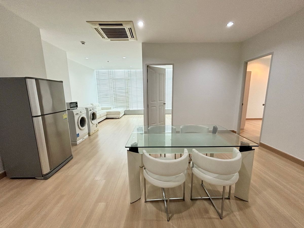 Condo for sale, Baan Sathorn Chaophraya, near ICONSIAM, Iconsiam, Baan Sathorn Chaophraya, BTS Saphan Taksin, newly decorated, corner room, 80 sq m, city view, Charoen Nakhon Road, Khlong San, Bangkok