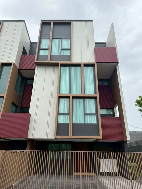 🏛️Baan Klang Muang Classe รัชดา - ลาดพร้าว✨ทาวน์โฮม 3.5 ชั้น ขนาด 364 ตร.ม. 51.7 ตร.ว. | 4 ห้องนอน 5 ห้องน้ำ 3 ที่จอด เริ่ม 27.9 MB ติดต่อนัดชม Tel.0922635410 (เอิร์ธ)