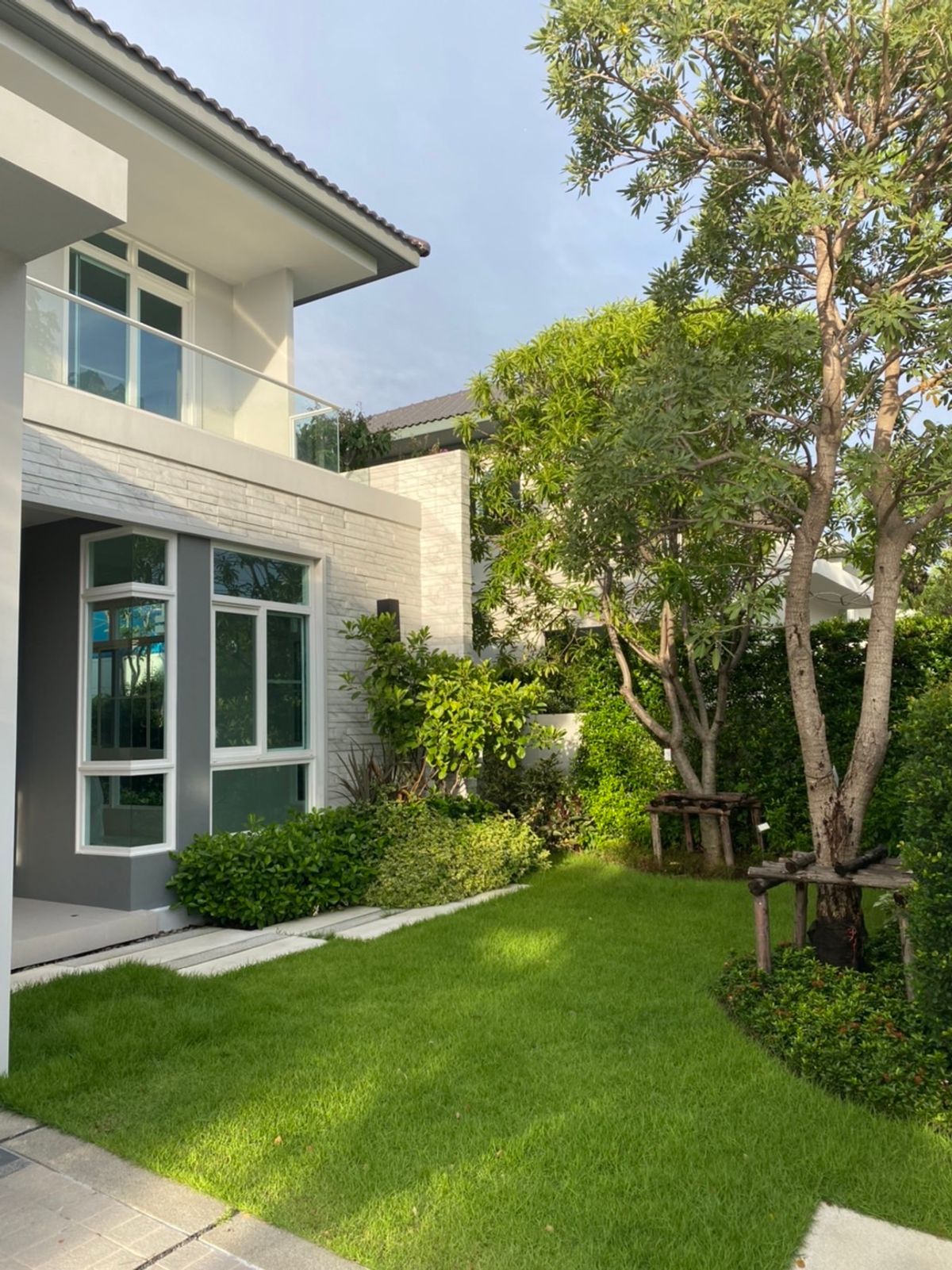 Rent a detached house, Manthana, Bang Na-Ring (Soi Ram 2), modern single house (TH8-01525) Rent a detached house, Manthana, Bang Na-Ring (Soi Ram 2), modern single house (TH8-01525)