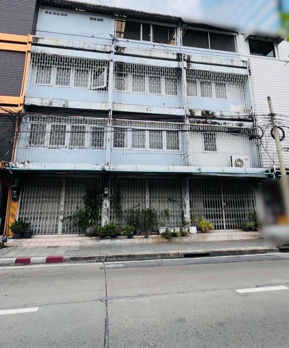For Rent - Commercial Building Ekkamai - Sukhumvit near BTS Ekkamai Station and Surrounded with Luxury Residences and Community Mall | Comfortable Transporation by BTS way or Can Walk For Rent - Commercial Building Ekkamai - Sukhumvit near BTS Ekkamai Station and Surrounded with Luxury Residences and Community Mall | Comfortable Transporation by BTS way or Can Walk
