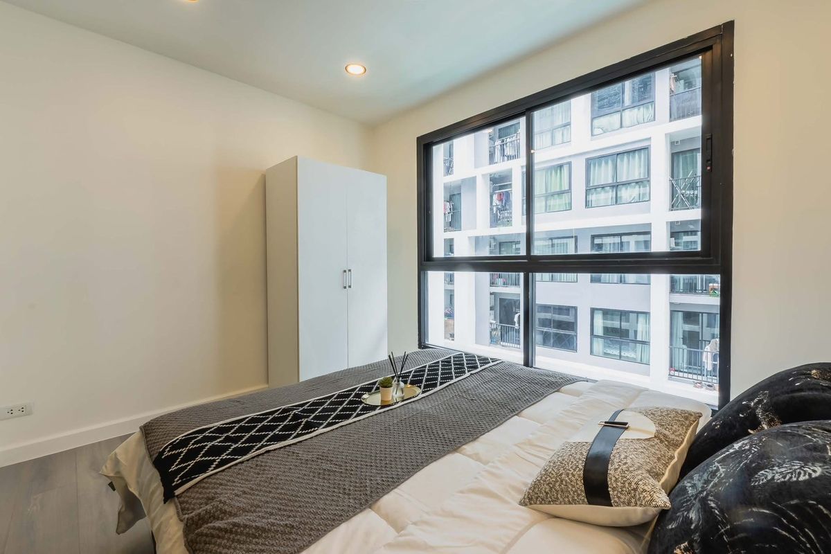 Newly decorated condo, large room, 33 sqm || walk 500 m. MRT Huai Khwang 🚝 Extremely convenient. Newly decorated condo, large room, 33 sqm || walk 500 m. MRT Huai Khwang 🚝 Extremely convenient.