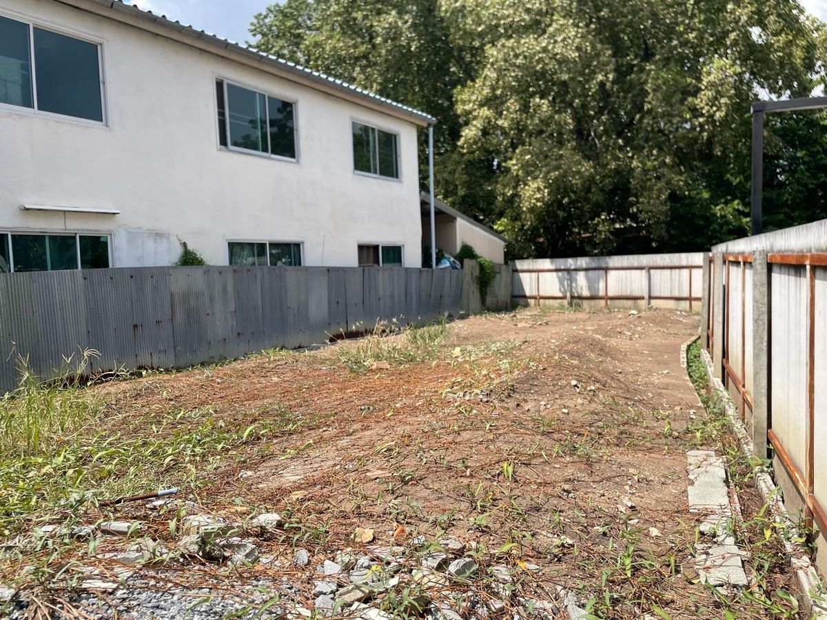Land for sale, good location, Charoen Nakhon 48, enter the alley, only 200 meters, suitable for building a house