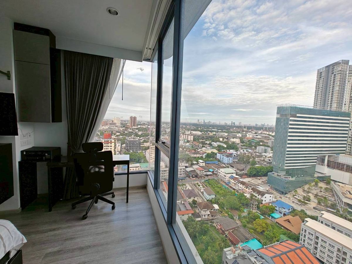 Condo next to BTS Udomsuk (corner room), high floor, beautiful view **Vacant, ready to move in** Condo next to BTS Udomsuk (corner room), high floor, beautiful view **Vacant, ready to move in**