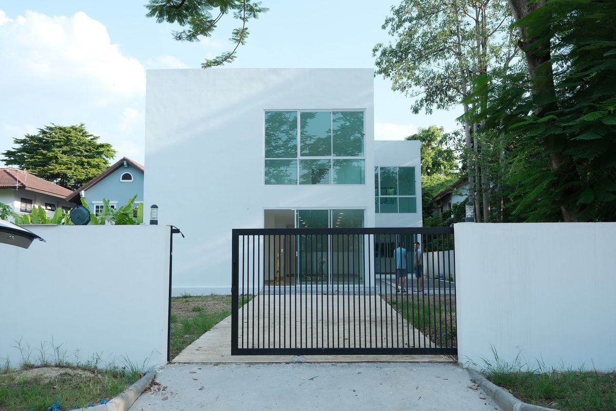 ขายหมู่บ้านเมืองเอก บ้านเดี่ยวพูลวิลล่า 105 ตรว. ในโครงการเมืองเอก มหาวิทยาลัยรังสิต ปลูกสร้างเอง ด้วยวัสดุ คุณภาพสูงพร้อมสระว่ายน้ำส่วนตัว  