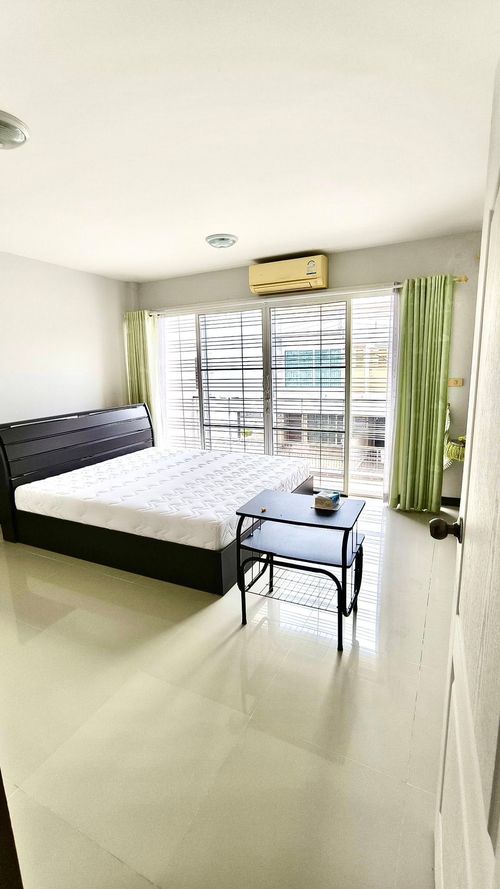 ขายบ้าน 2 ชั้น หมู่บ้านรมย์นลิน เนื้อที่ 23.5 ตร.วา 4 ห้องนอน ใกล้ รพ.กรุงเทพระยอง อ.เมือง จ.ระยอง