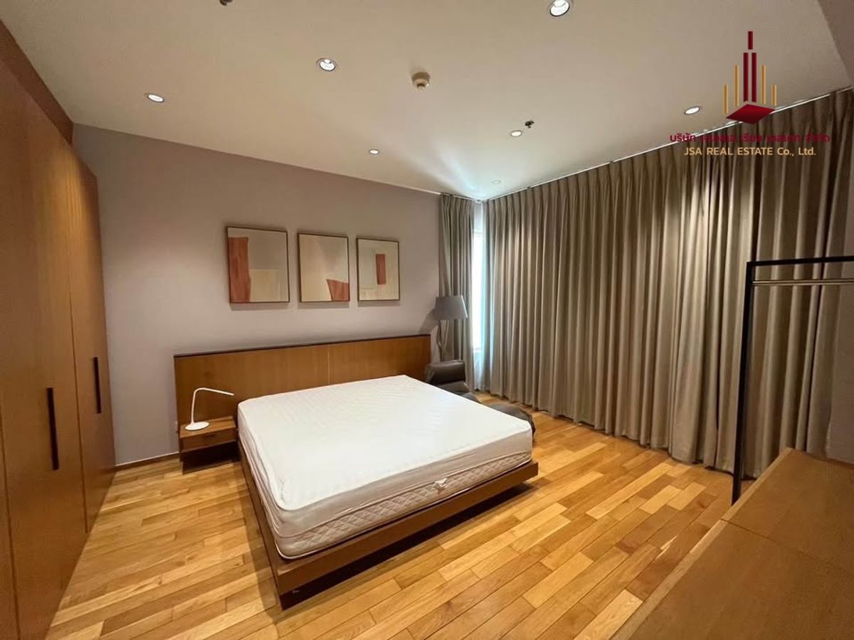 ✨ For Rent: The Emporio Place Condo ✨  💰 Only 50,000 THB/month