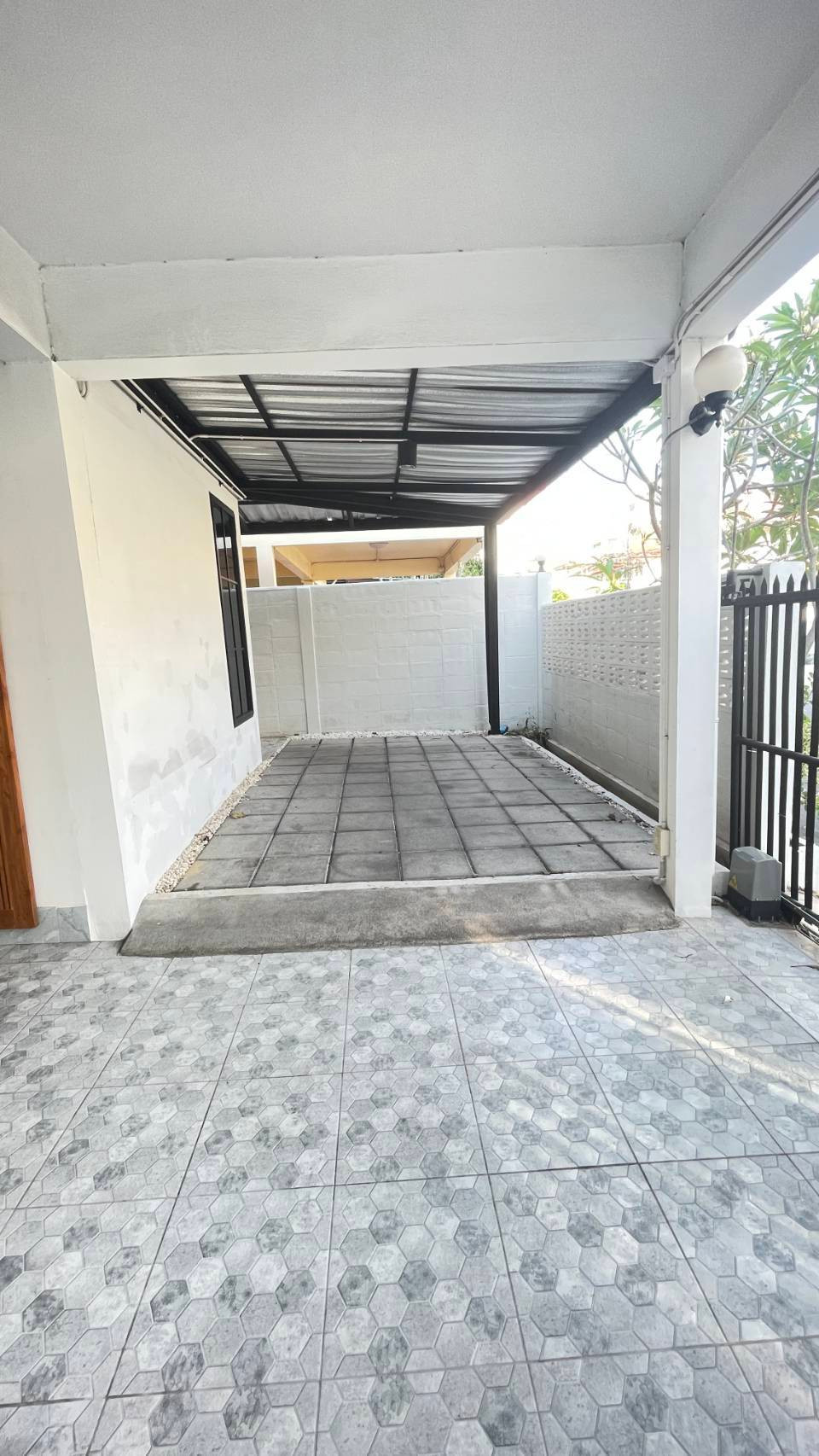 2-story detached house for rent, Ratchada-Mengjai Road. Soi Pracha Uthit Renovated the whole house. Air conditioning, fully furnished, ready to move in. There are 3 bedrooms, 3 bathrooms. Monthly rental price 40,000 baht – รูปที่ 4