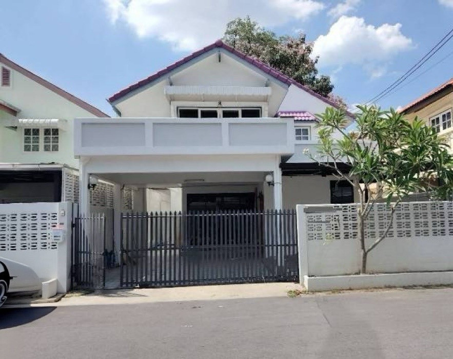 2-story detached house for rent, Ratchada-Mengjai Road. Soi Pracha Uthit Renovated the whole house. Air conditioning, fully furnished, ready to move in. There are 3 bedrooms, 3 bathrooms. Monthly rental price 40,000 baht 2-story detached house for rent, Ratchada-Mengjai Road. Soi Pracha Uthit Renovated the whole house. Air conditioning, fully furnished, ready to move in. There are 3 bedrooms, 3 bathrooms. Monthly rental price 40,000 baht