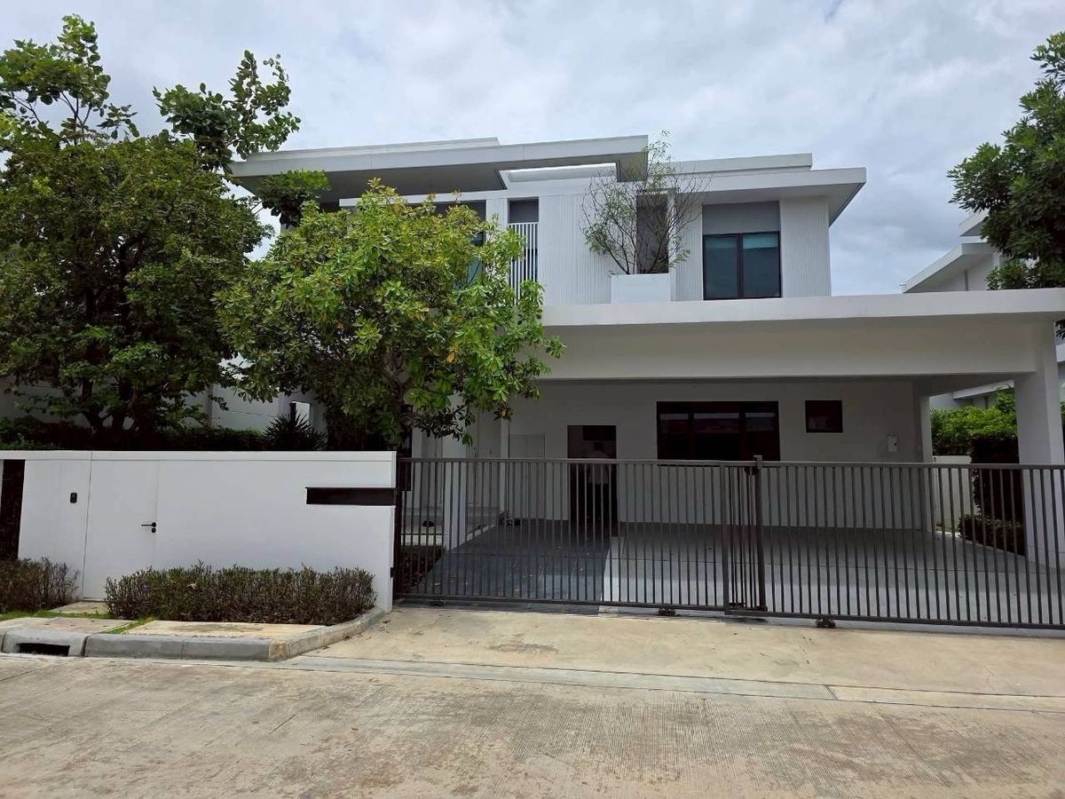 Manthana Bangna Km. 15 | Beautiful new house, ready to be near the central garden. Manthana Bangna Km. 15 | Beautiful new house, ready to be near the central garden.