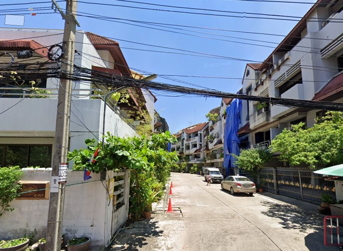 🏡 House for sale, 3 -story house