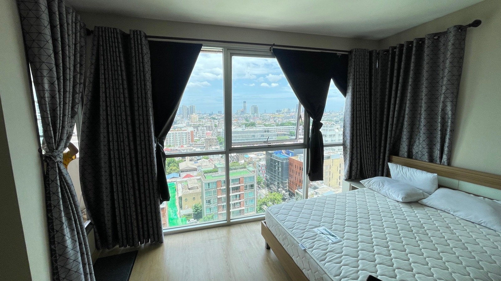 OMG299  สตูดิโอ สวย - ให้เช่า - ใจกลางสาทร  [ St. Louis Grand Terrace ] ว่างแล้ว 14 ก.ย. 69