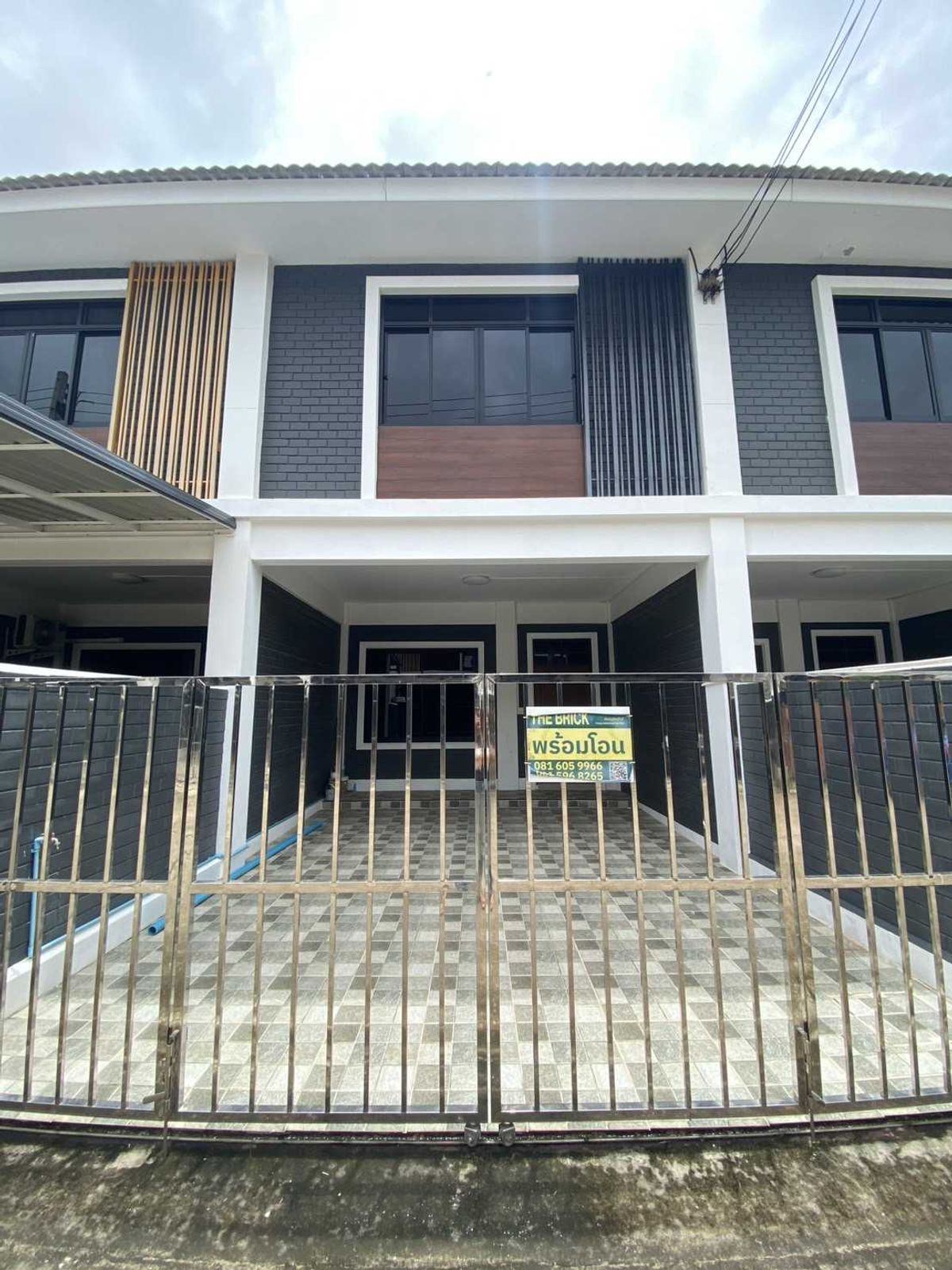Townhome for Sale, 135 sqm, in the Heart of Phitsanulok, near Naresuan University Demonstration School