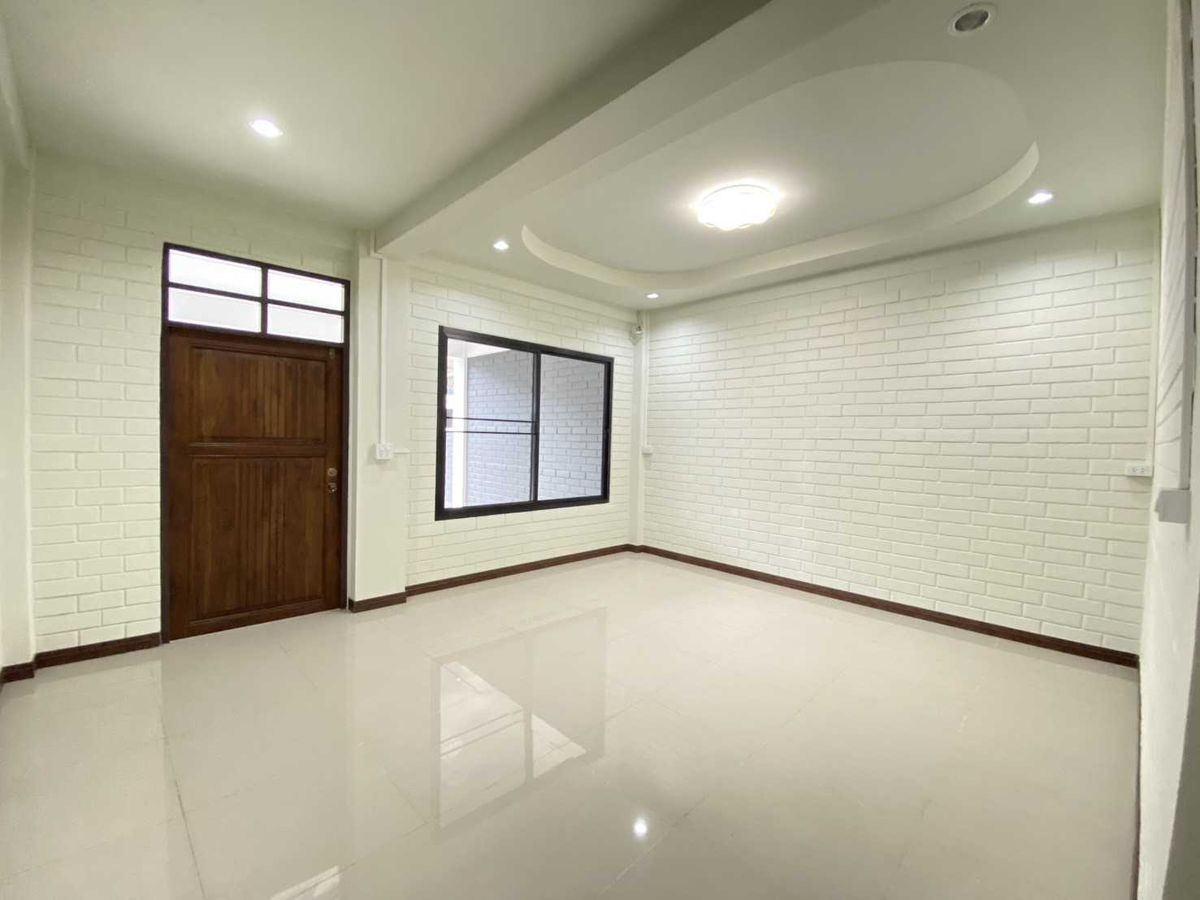 ขายทาวน์โฮม 135 ตร.ม. ใจกลางเมืองพิษณุโลก ใกล้รร.สาธิตม.นเรศวร – รูปที่ 2
