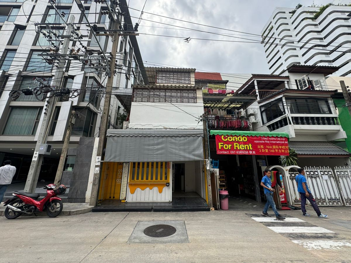 โรงแรมราคาประหยัด/อาคารพาณิชย์สำหรับขาย & amp; เช่า Sukhumvit Soi 15