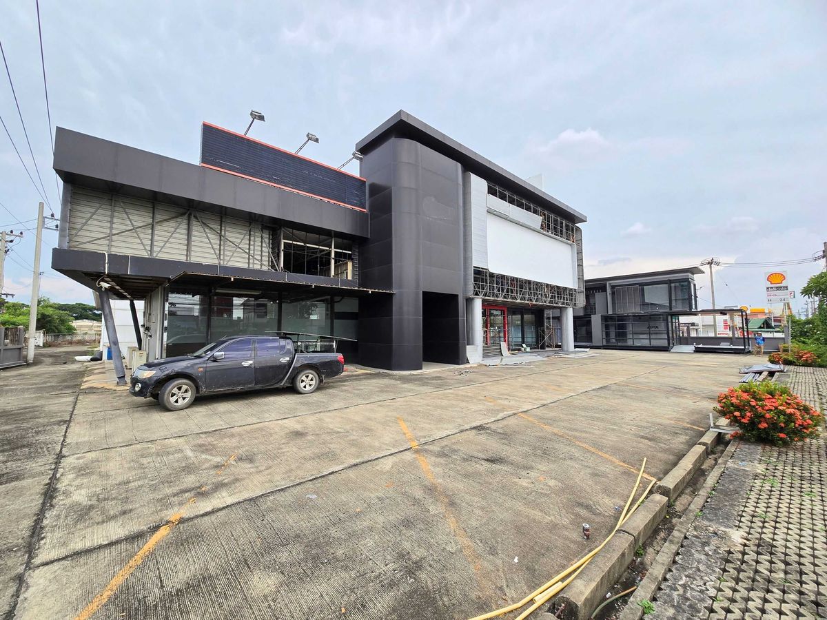 Showroom for Sale on a 4+ Rai Plot, Next to Lotus's Tha Thong, Phitsanulok