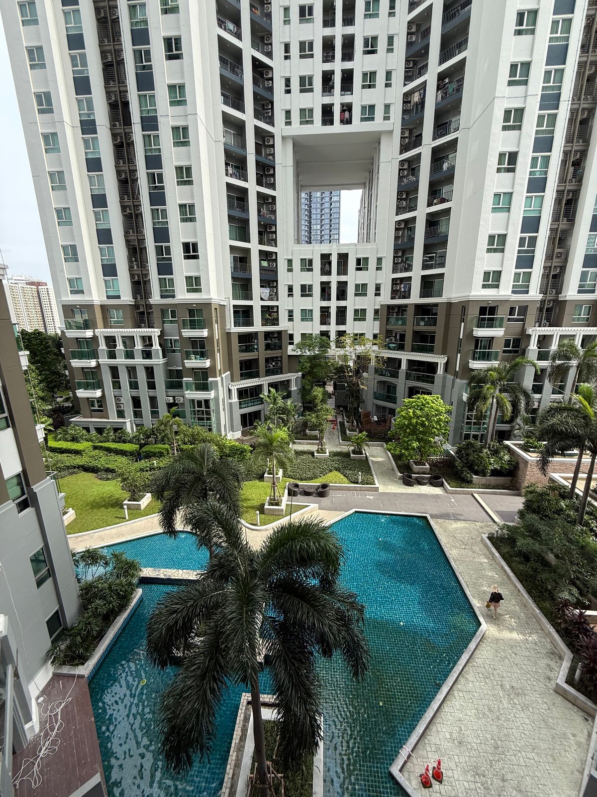 Condo for rent Belle Grand Rama 9 corner unit with 3 bedrooms