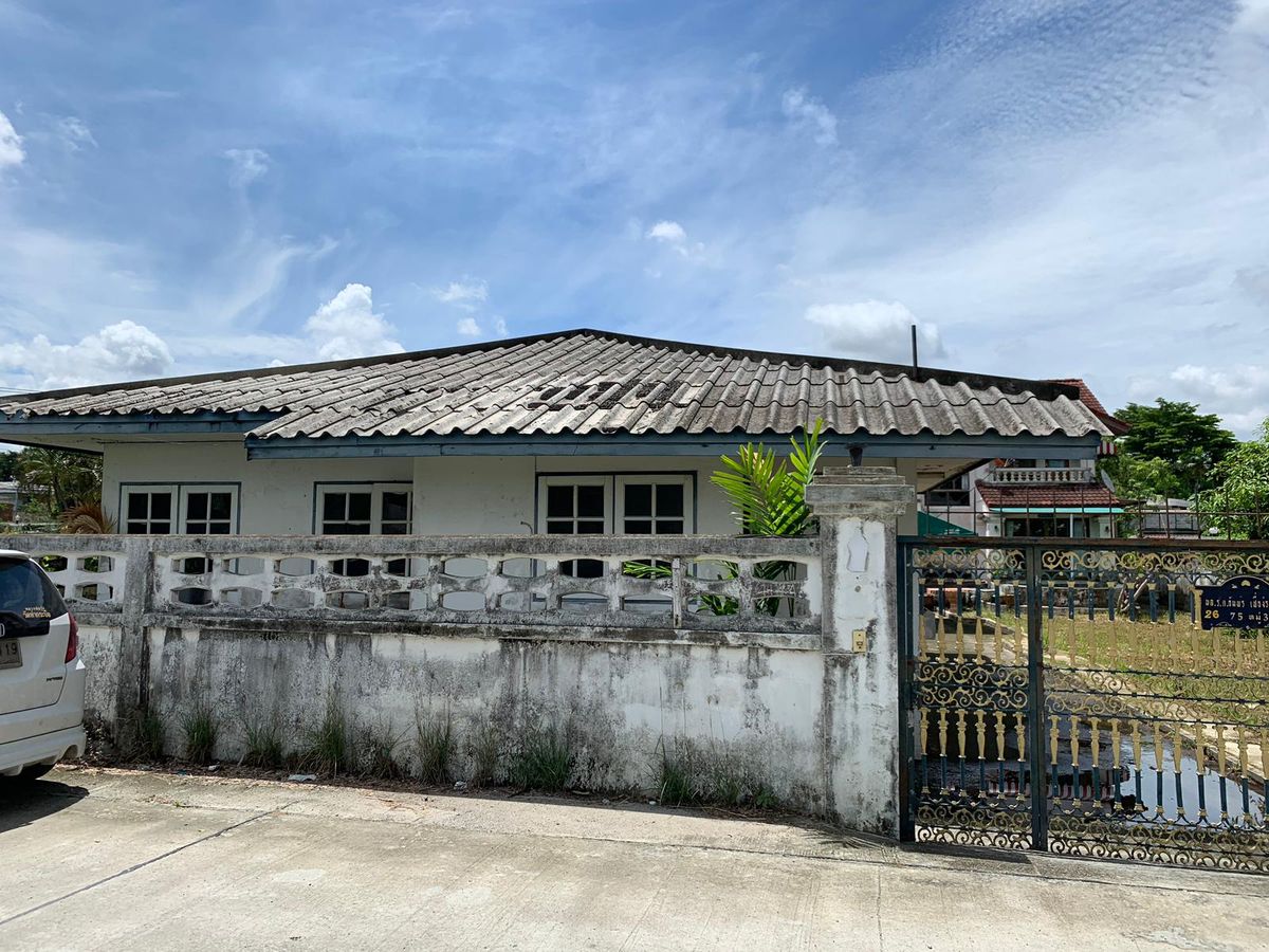 House for Rent in Bearing Soi 19 House for Rent in Bearing Soi 19