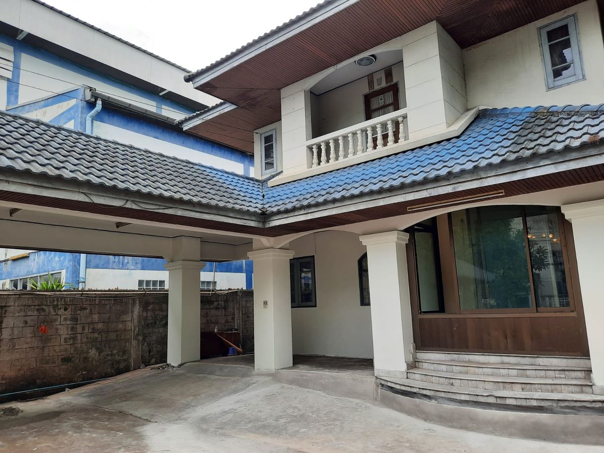 House for Rent – Bearing Soi 9 House for Rent – Bearing Soi 9