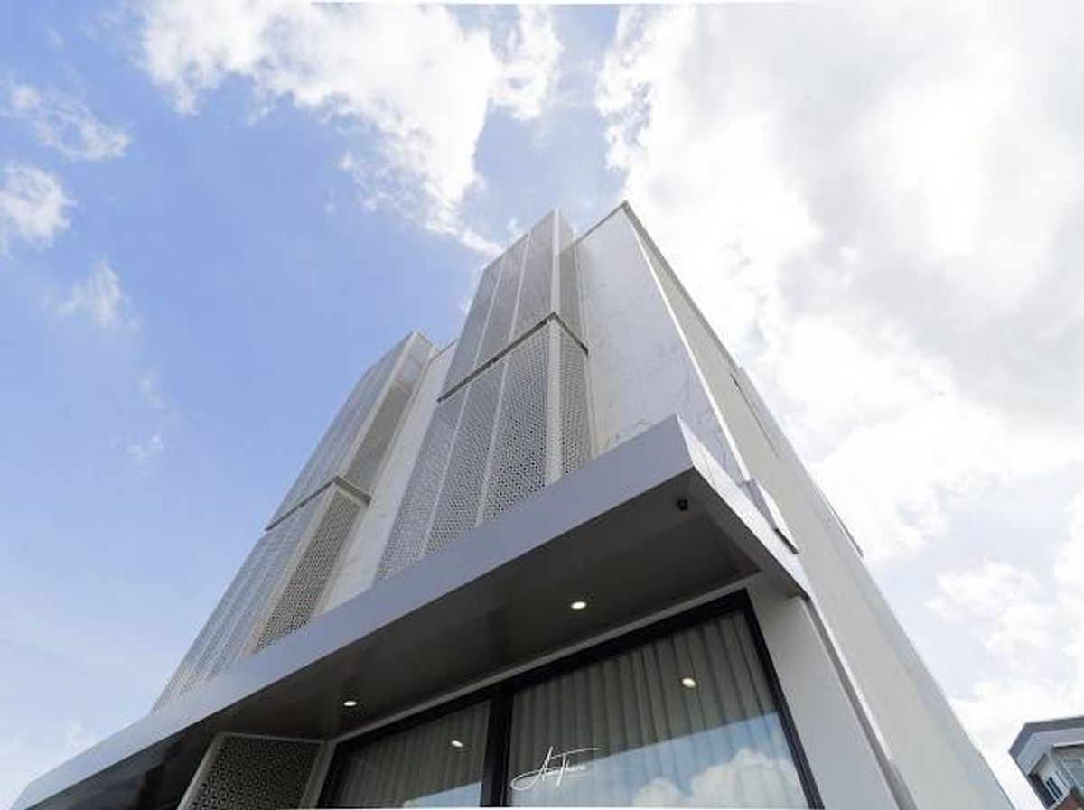 House Ekkamai Soi 10/Sukhumvit 65 Sell/RENT: 3BED 4BATH + Maidroom 580SQM. Sell: 45,900,000 Ret: 250,000/MET. AM: 0656199198 House Ekkamai Soi 10/Sukhumvit 65 Sell/RENT: 3BED 4BATH + Maidroom 580SQM. Sell: 45,900,000 Ret: 250,000/MET. AM: 0656199198